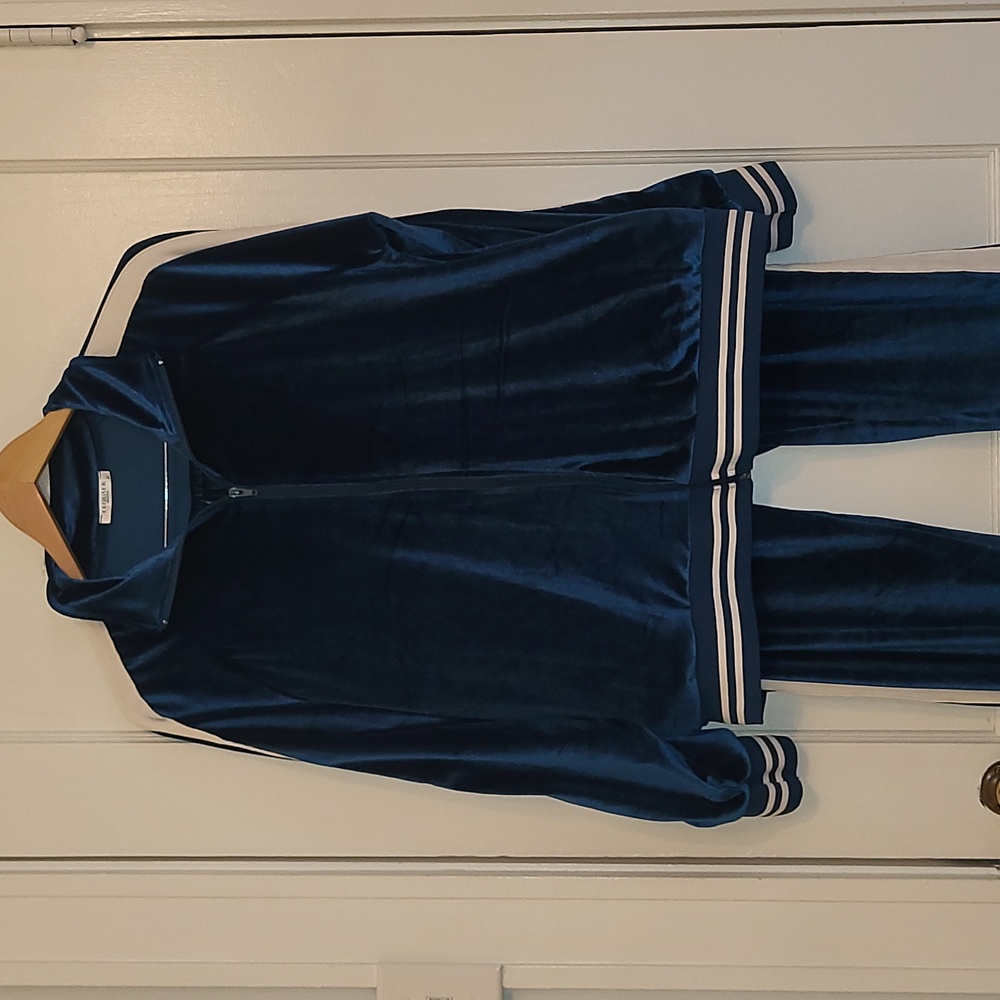 Velour Track Suit nwot